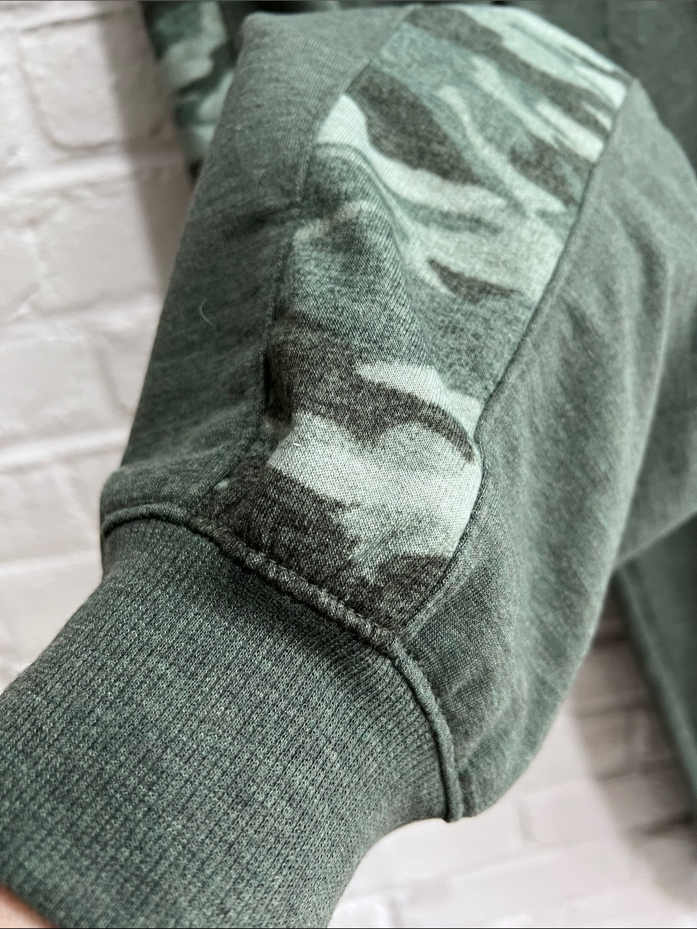 SPLENDID Olive Green Camo Sweatshirt and Jogger Sweatpants Long sleeve Crew neck - Picture 6 of 15